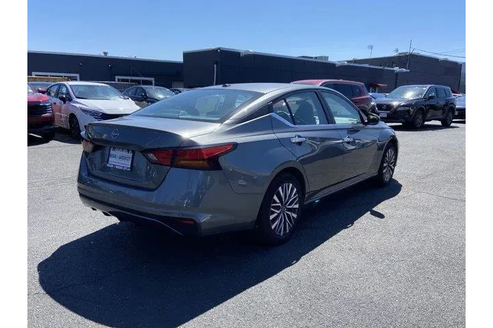 $17167 : Nissan Altima 2025 2.5 SV 4d image 6