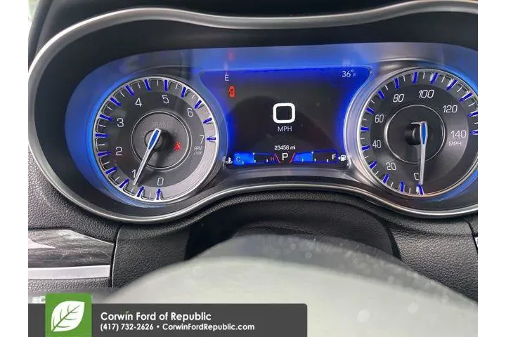 $22989 : Chrysler 300 2021 Touring 4d image 8