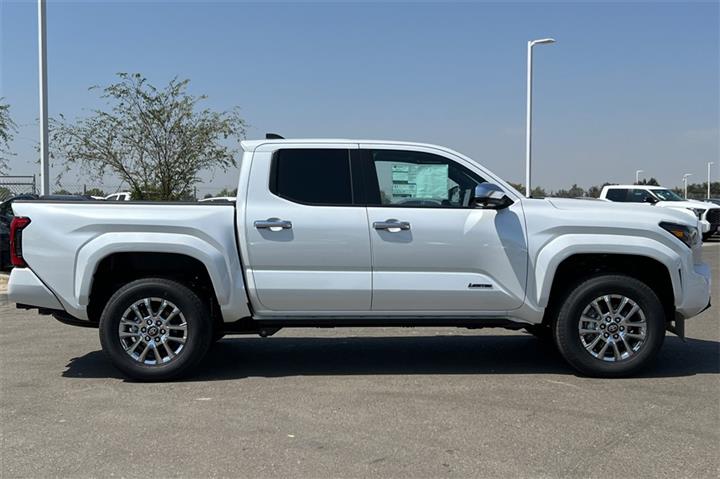 $55528 : New 2024 Tacoma Limited Doubl image 3