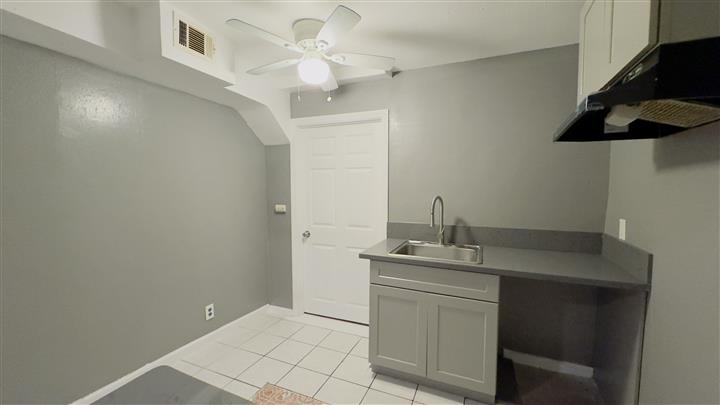 $1995 : CASA DE 1 RECAMARA INGLEWOOD image 4