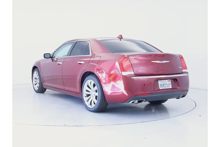 $19998 : Chrysler 300 2019 Limited 4d image 2