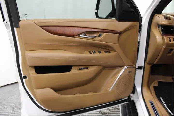 $31982 : Cadillac Escalade 2017 4x4 P image 6