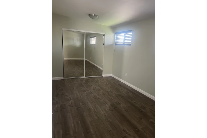 $1390 : STUDIO FOR RENT image 5