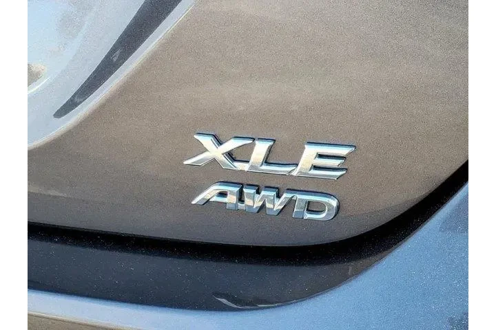 $30413 : Toyota Camry 2023 AWD XLE 4d image 4