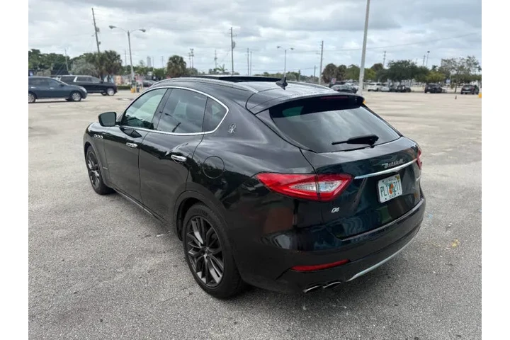 $19991 : 2018 Levante GranLusso image 9