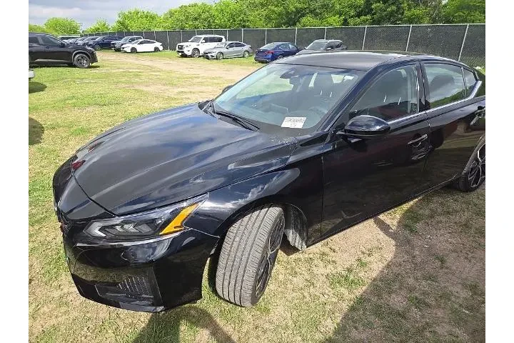 $21779 : Nissan Altima 2024 2.5 SR 4d image 1