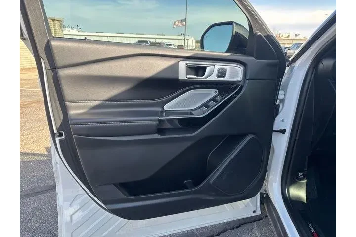 $38982 : Ford Explorer 2022 AWD ST 4d image 9