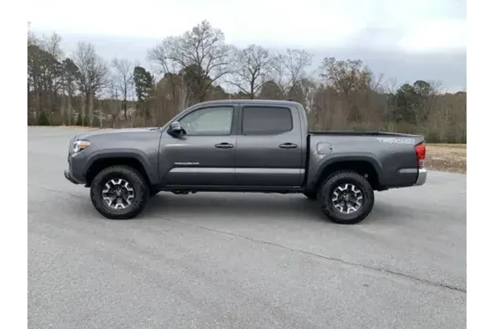 $31900 : 2017 TACOMA DOUBLE image 3