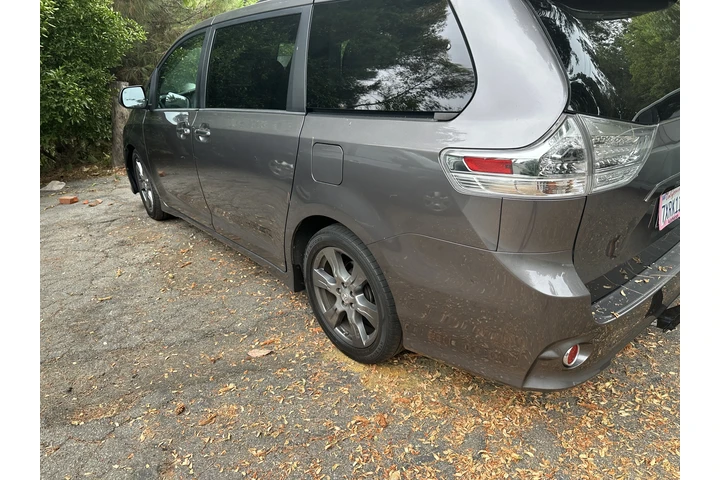 $18500 : 2017 Toyota Sienna 8 pasajeros image 2
