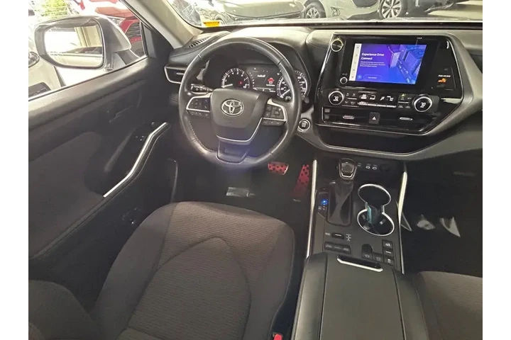 $32555 : Toyota Highlander 2023 AWD L image 9