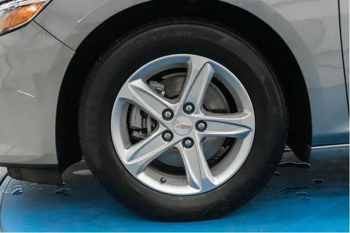 $19762 : Chevrolet Malibu 2024 LS 4dr image 2