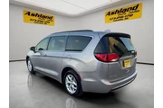 $10900 : 2017 Pacifica Touring-L thumbnail
