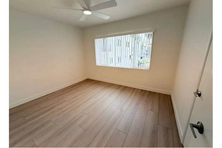 $1850 : 2Bedroom Apt in S Hoover St LA image 3