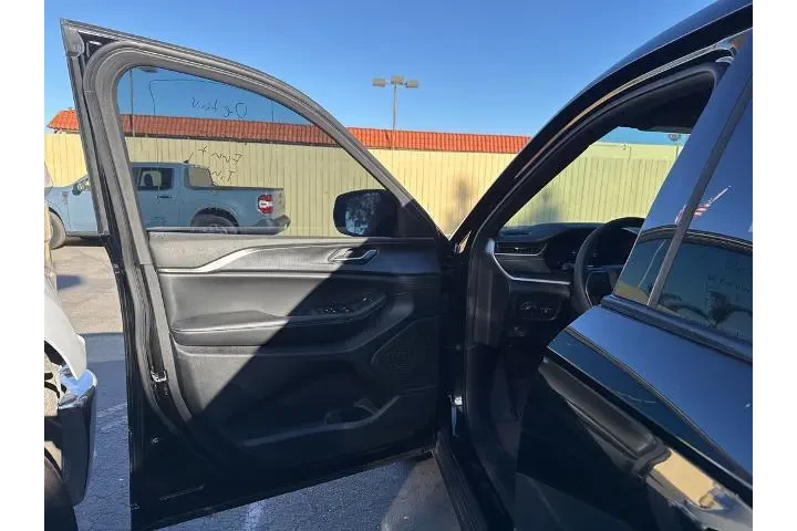 $33000 : Jeep Grand Cherokee L 2023 4 image 6