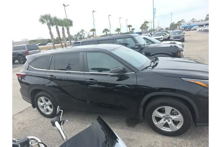 $35448 : Toyota Highlander 2024 AWD L image 2