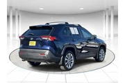 $28999 : Toyota RAV4 2022 XLE Premium thumbnail