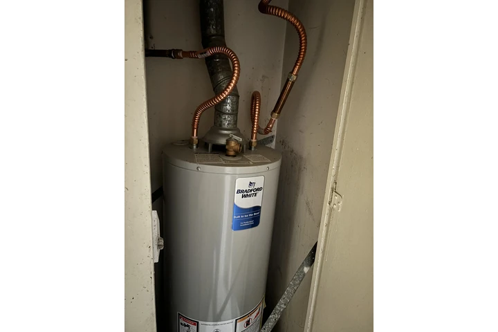 Plomero 24/7 323 840 6949 image 4