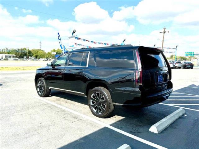 $22990 : 2017 Suburban LT image 7