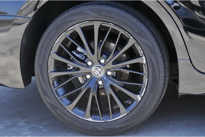 2019 Toyota Camry SE image 7