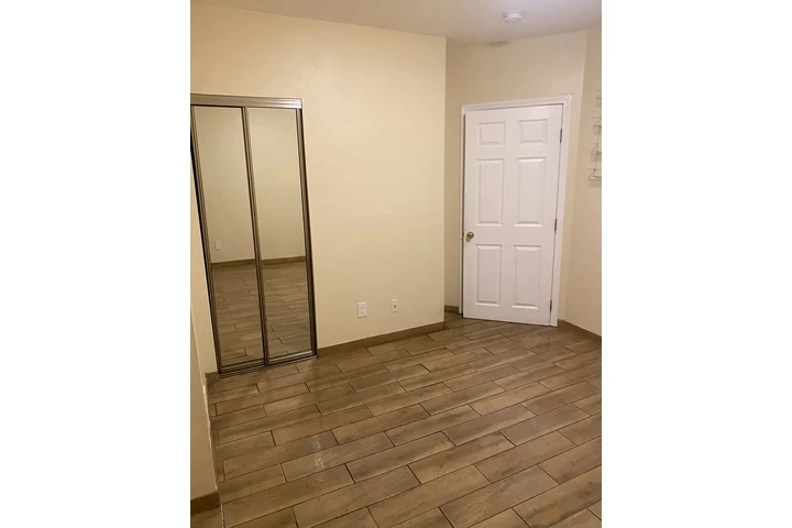 $900 : Rento Cuarto image 2
