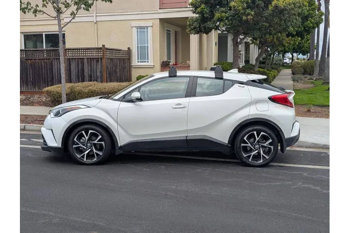 $15988 : 2018 C-HR XLE Premium image 9