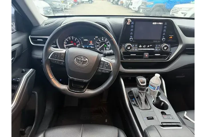 $27900 : Toyota Highlander 2021 XLE 4 image 5