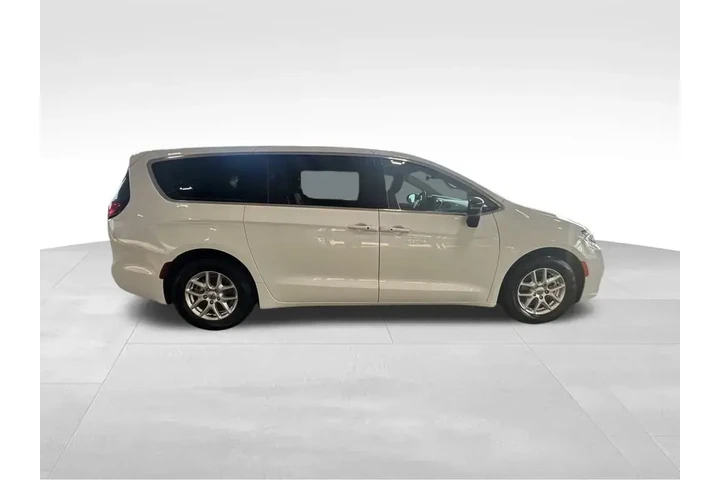 $27938 : Chrysler Pacifica 2024 Touri image 3