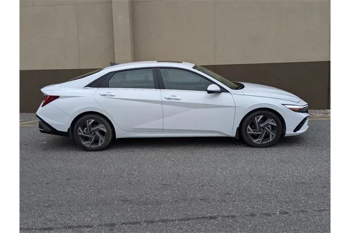 $24143 : Hyundai ELANTRA 2025 SEL Con image 3