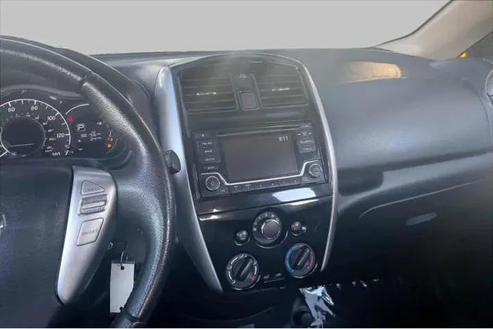 $7028 : Nissan Versa Note 2017 SV 4d image 6