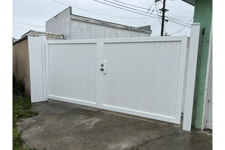 $20 : custom vinyl fence design image 5