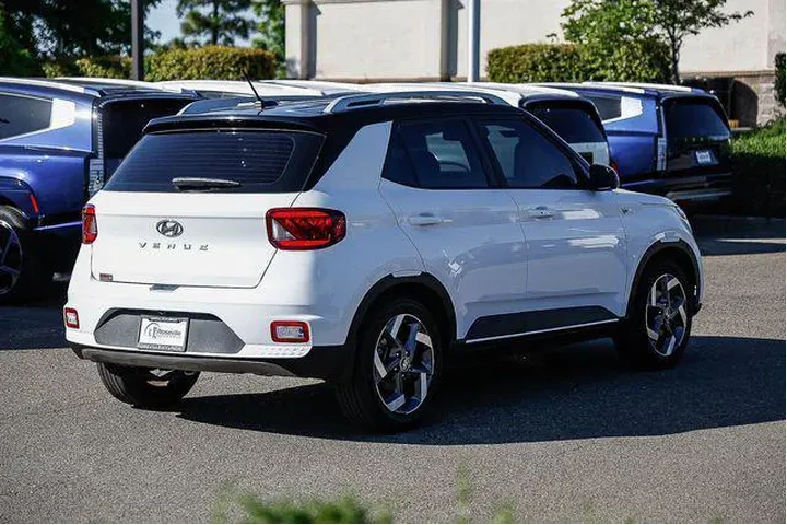 $18492 : Hyundai VENUE 2023 Limited 4 image 5