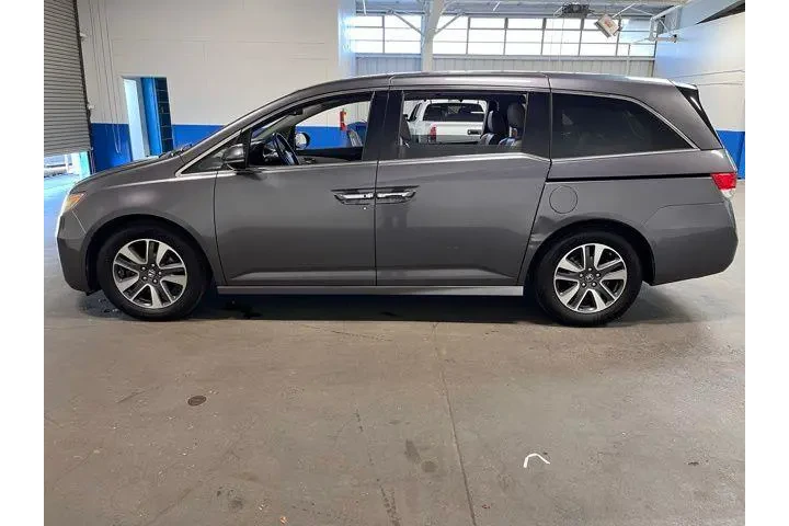 $17961 : Honda Odyssey 2015 image 6