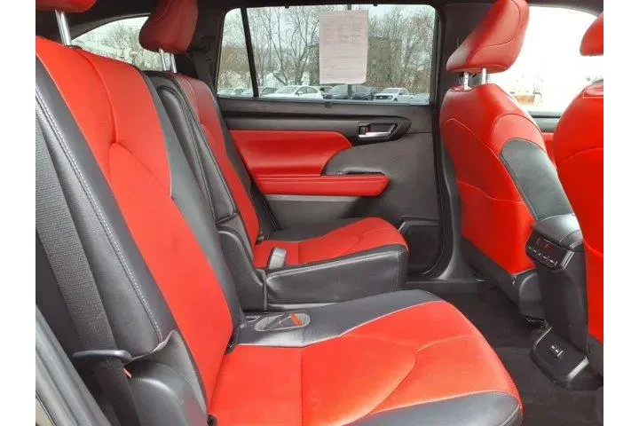 $39892 : Toyota Highlander 2023 AWD L image 8