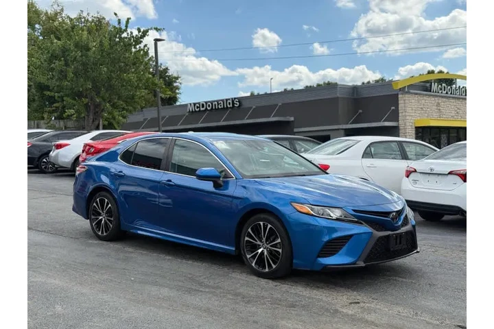 $19995 : 2020 Camry SE image 8