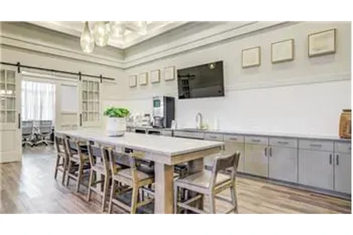 $1600 : Rental property with 1 bedro image 3