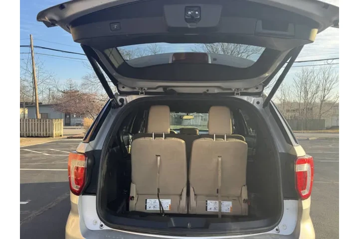 $10999 : 2017 Explorer XLT image 9