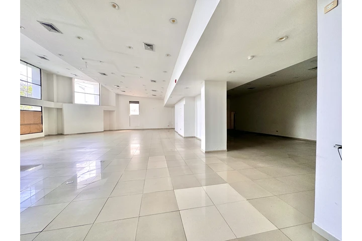 $14270000 : Amplio local con vitrina image 4