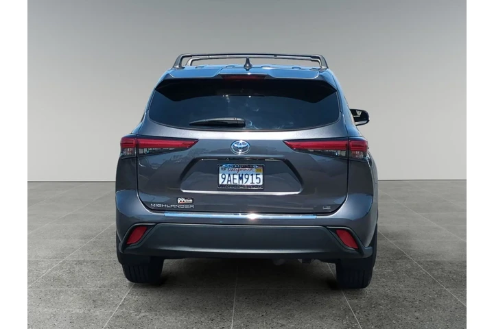 $34970 : Toyota Highlander 2022 LE 4d image 4