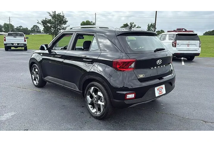 $19880 : Hyundai VENUE 2022 SEL 4dr C image 5