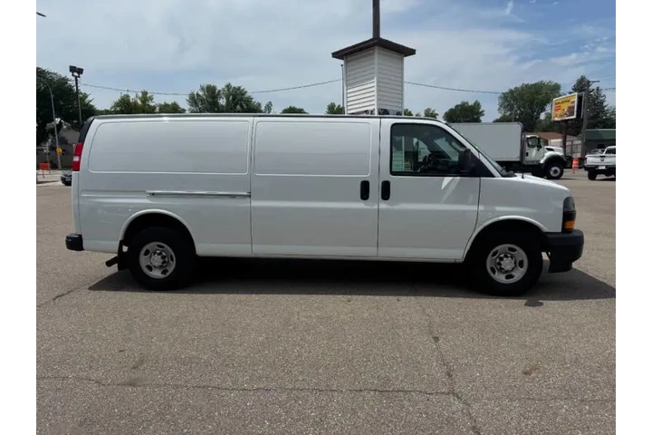 $19990 : 2018 Express 3500 image 6