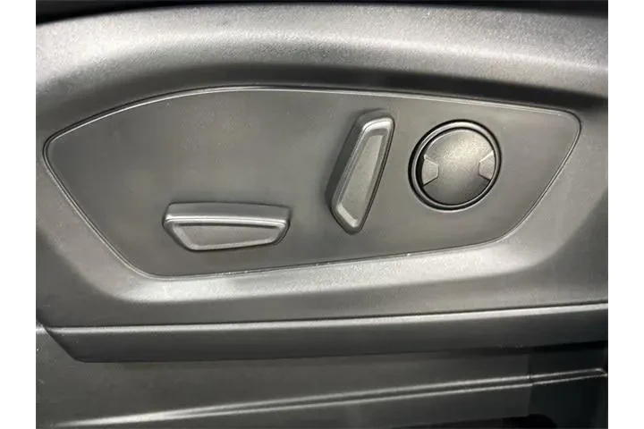 $29200 : Ford Explorer 2023 AWD XLT 4 image 4