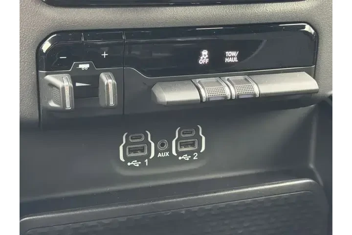 $31987 : Ram 1500 2023 4x4 Big Horn 4 image 8