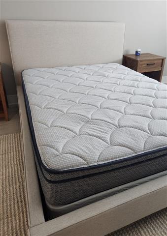 $350 : Cama queen con colchon image 1