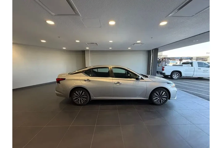 $18984 : Nissan Altima 2024 2.5 SV 4d image 6