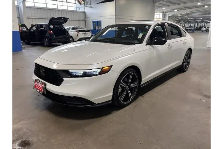 $27722 : Honda Accord Hybrid 2024 Spo image 7