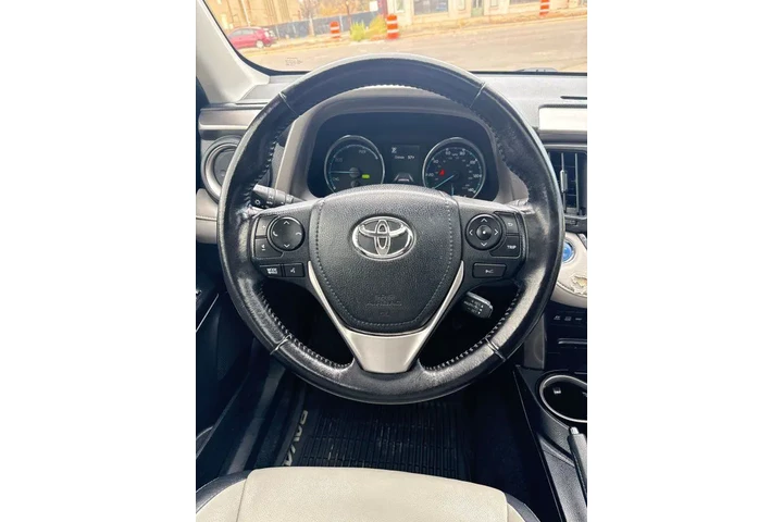 $17495 : 2017 RAV4 Hybrid Limited image 9