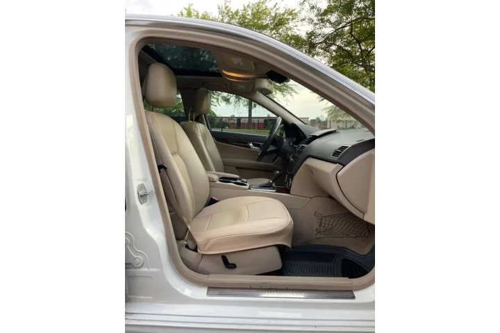 $6000 : 2010 Mercedes-Benz C-Class image 4