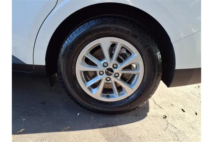 $28603 : Kia Carnival 2023 LX 4dr Min image 7