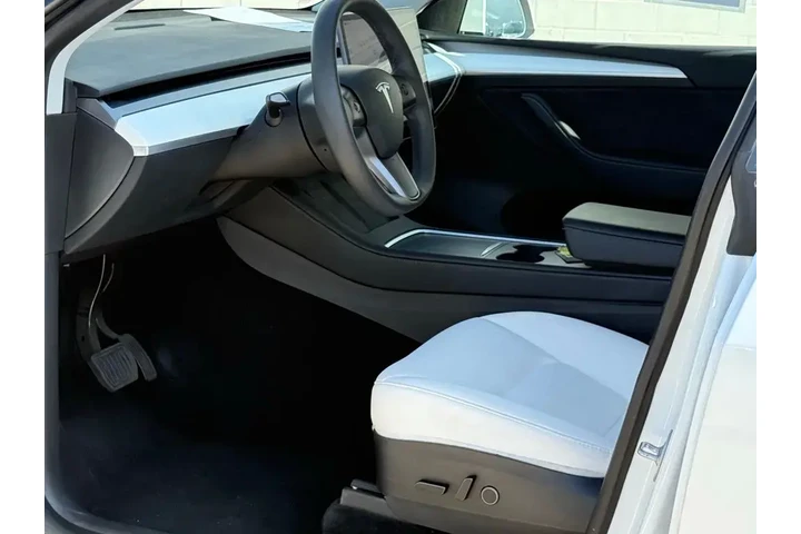 $25989 : Tesla Model Y 2023 AWD Long image 5