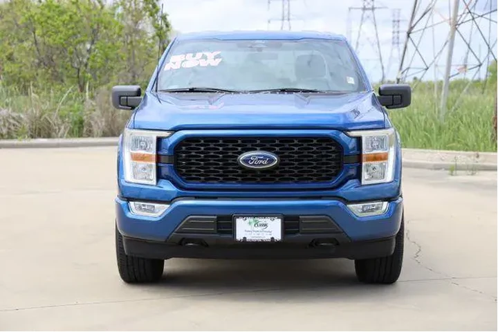 $31133 : Ford F-150 2022 4x4 XL 4dr S image 2